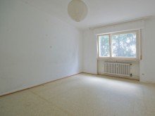 Schlafzimmer1 VERKAUFT - 2-Zimmer-Wohnung mit Renovierungsbedarf