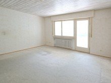 Wohnzimmer2 VERKAUFT - 2-Zimmer-Wohnung mit Renovierungsbedarf