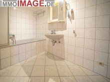 Bad VERKAUFT - Martinsviertel: Ger�umige 3-Zimmerwohnung mit Balkon und Garage