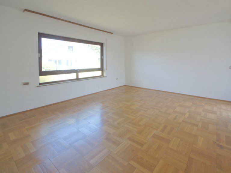 Wohnzimmer Weiterstadt Etagenwohnung VERMIETET - Sch�n geschnittene 3-Zimmerwohnung mit Balkon in Weiterstadt-Kernstadt