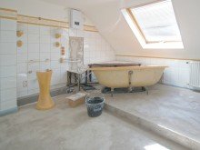 DG_Bad VERKAUFT - Schicke Doppelhaush�lfte mit Sanierungsbedarf im Griesheimer S�den
