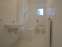 Bad_01 VERMIETET - Schicke 1-Zimmer-Wohnung mit Tageslichtbad in bester Lage von Seeheim